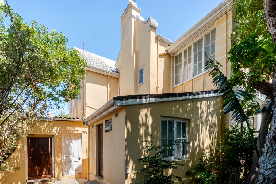 6 Bedroom Property for Sale in Fresnaye Western Cape